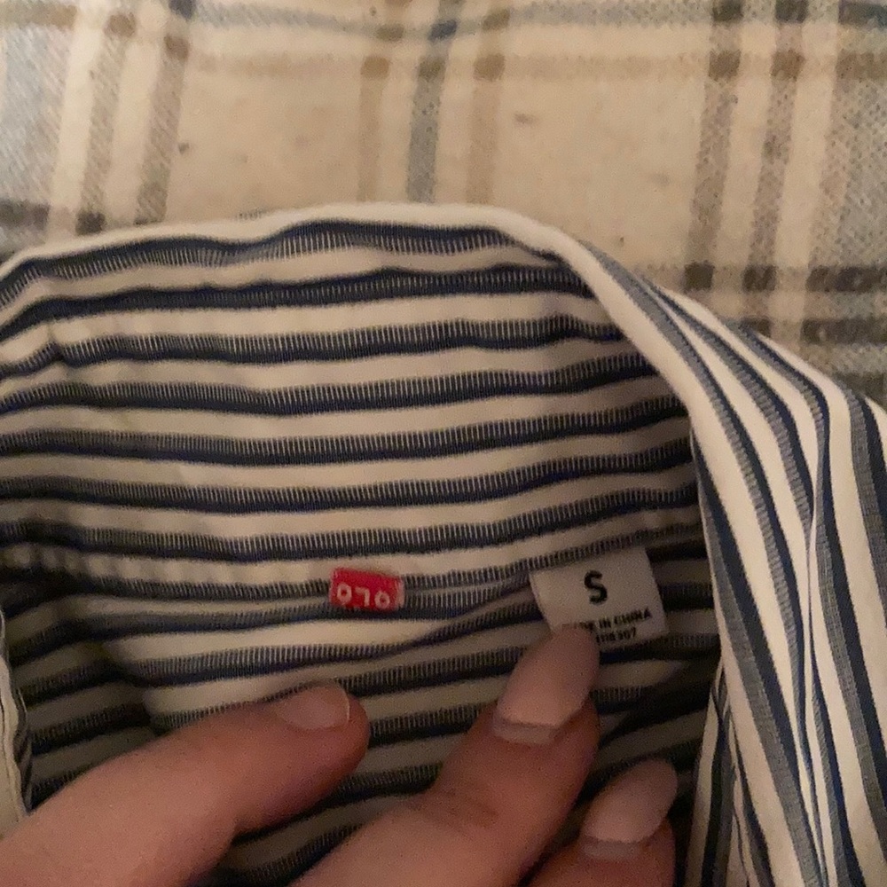 Uniqlo button down - Picture 2 of 2